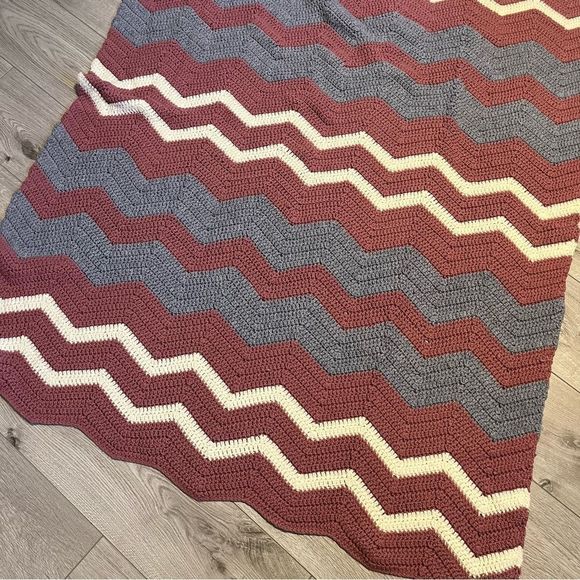 Hand Knitted Boho Chevron pattern Blanket Grey, Pink and Cream Full size - Picture 7 of 9